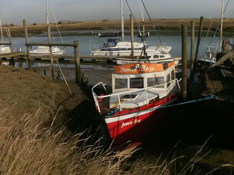 Working boat yard in Great Wakering, V152 (photo 1)