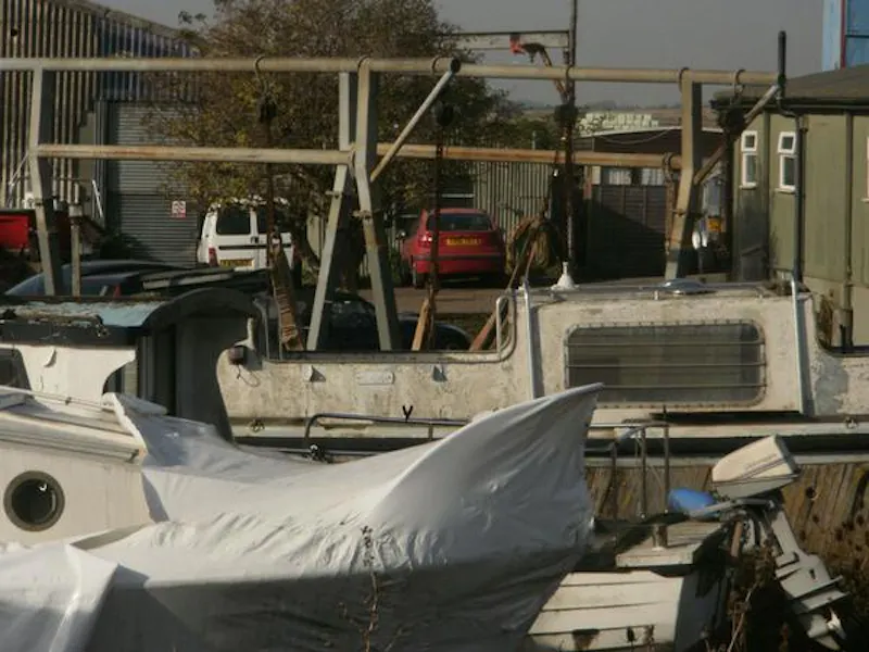 Working boat yard in Great Wakering, V152 (photo 2)