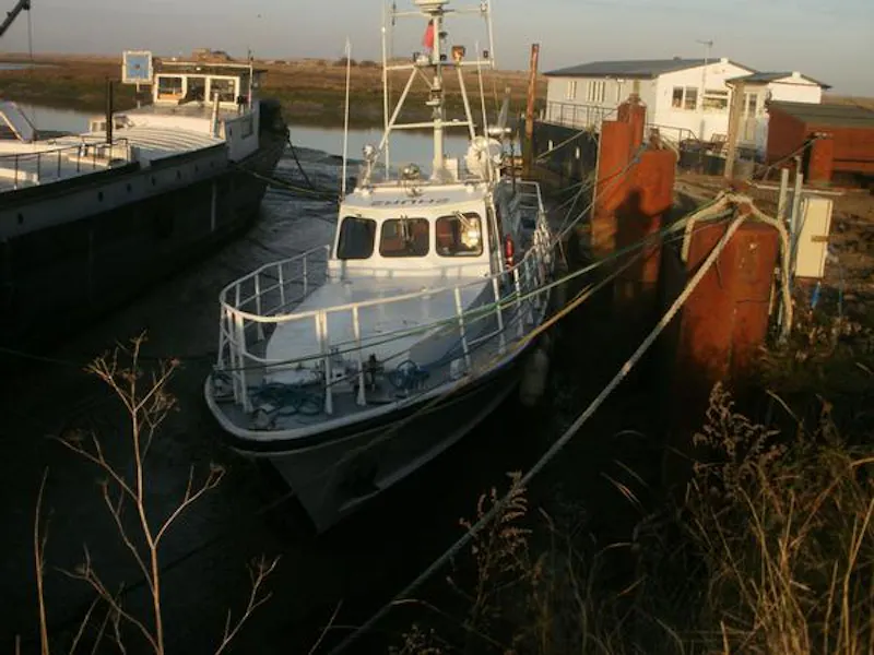 Working boat yard in Great Wakering, V152 (photo 7)