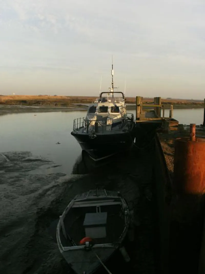 Working boat yard in Great Wakering, V152 (photo 8)