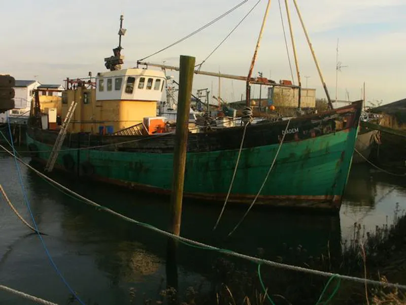 Working boat yard in Great Wakering, V152 (photo 14)