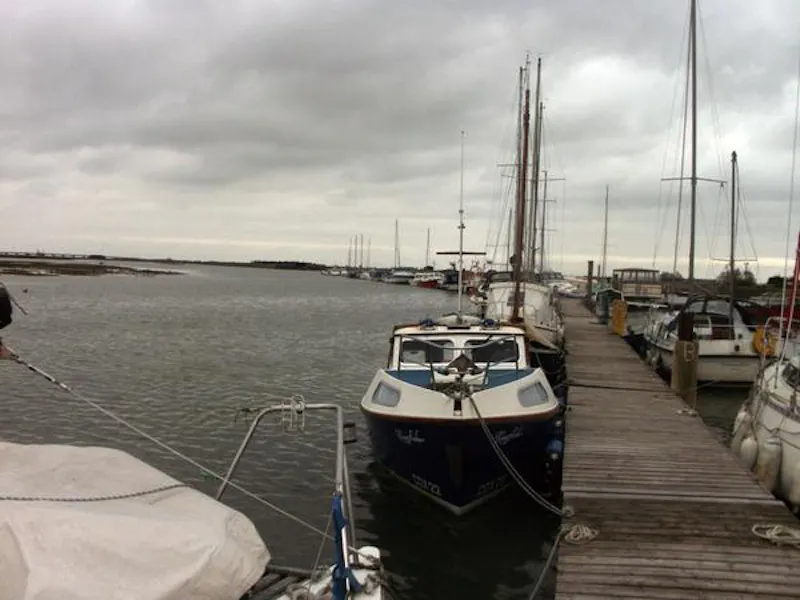 Working boat yard in Great Wakering, V152 (photo 19)
