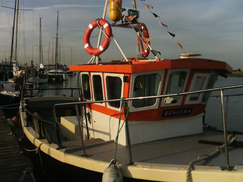 Working boat yard in Great Wakering, V152 (photo 27)