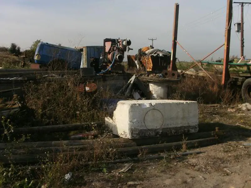 Working boat yard in Great Wakering, V152 (photo 29)