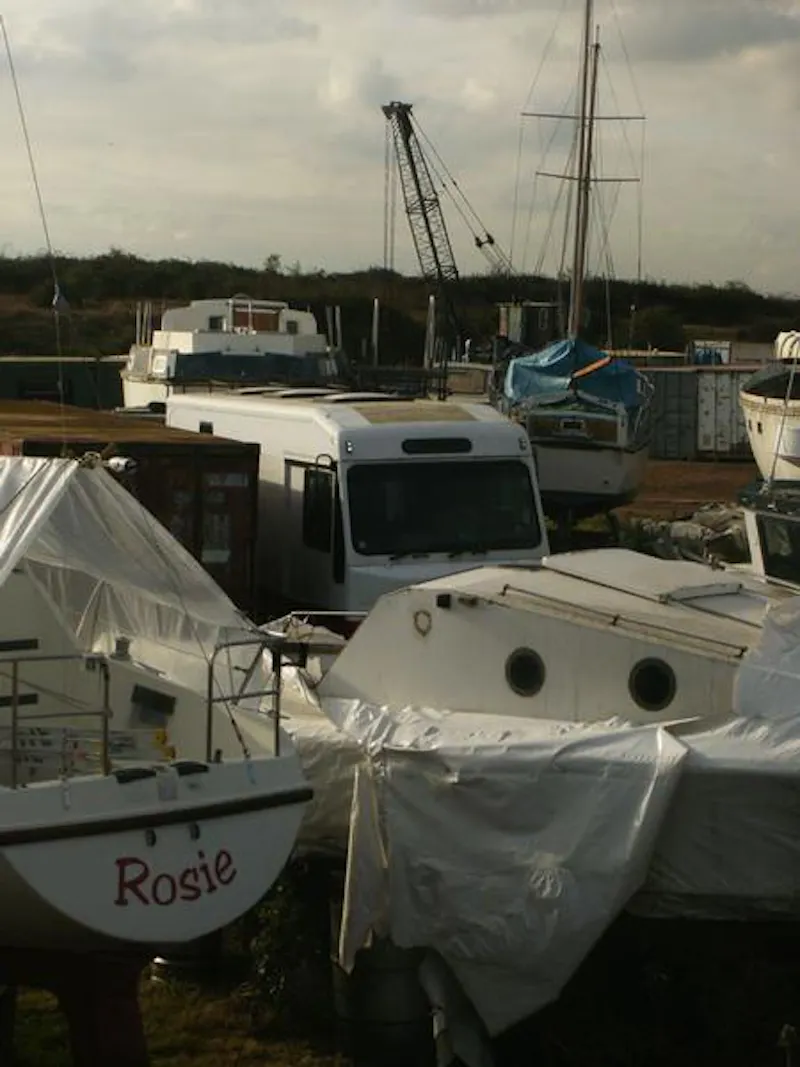 Working boat yard in Great Wakering, V152 (photo 32)