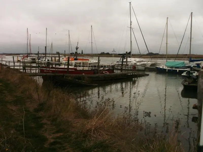 Working boat yard in Great Wakering, V152 (photo 45)