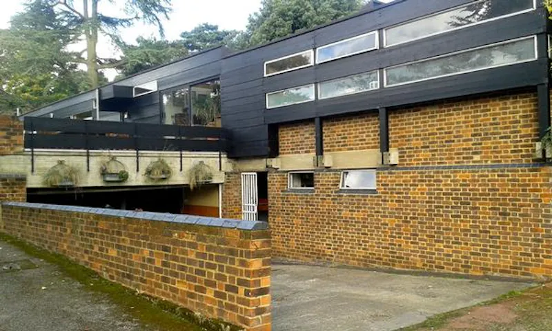 Listed 60s Stanmore house, D2281 (photo 28)