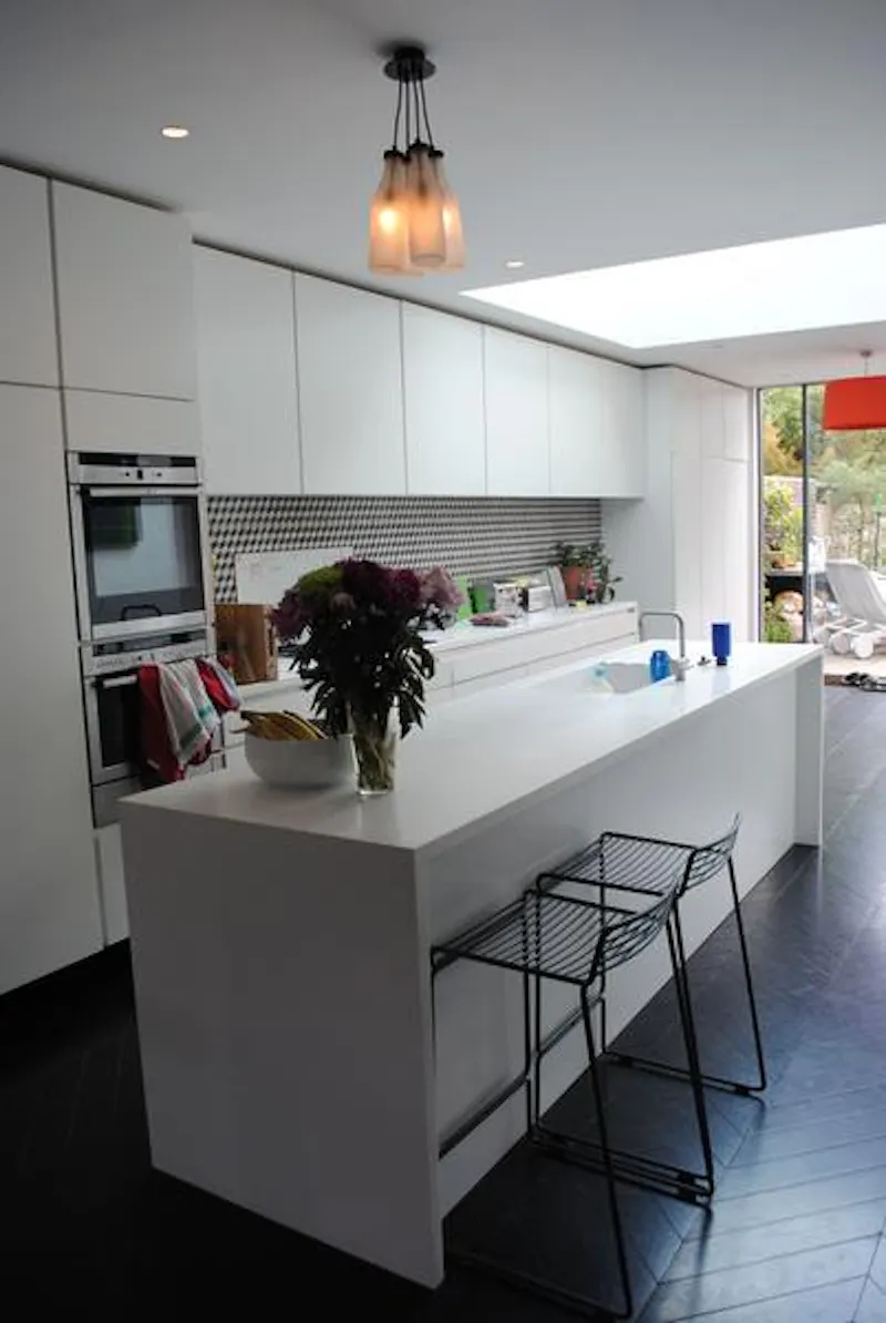 Kitchen at Film location D2282 in London (photo 6)