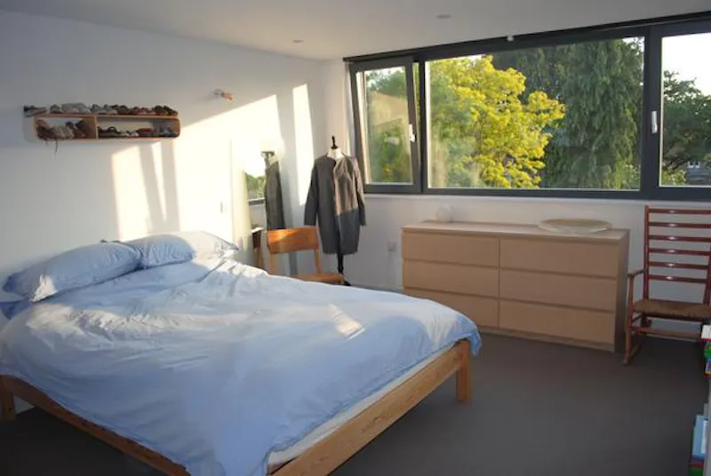 Bedroom at Film location D2282 in London (photo 10)