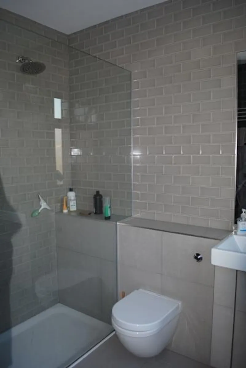 Bathroom at Film location D2282 in London (photo 12)