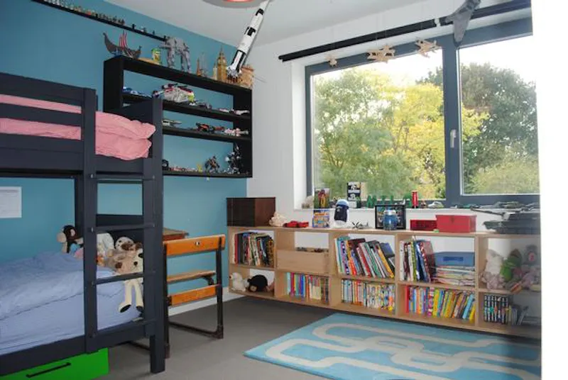Bedroom - child's at Film location D2282 in London (photo 14)