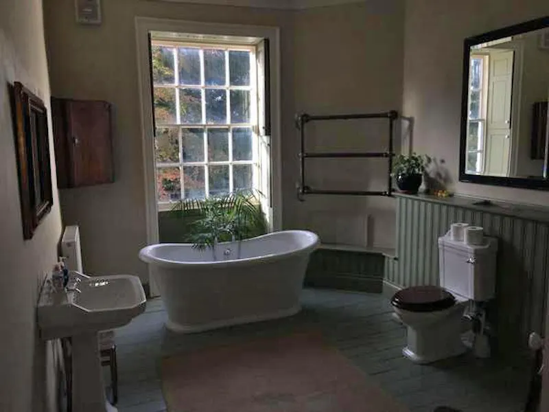 Bathroom at Grade II home outside Durham, A1418 (photo 16)