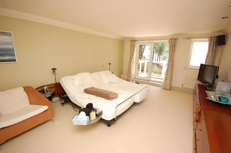 Bedroom at Film location C875 in Dorset (photo 4)