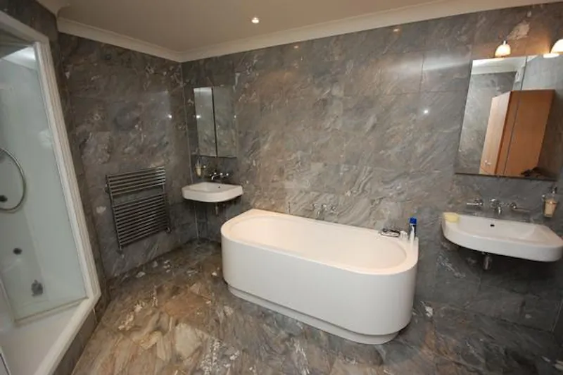 Bathroom at Film location C875 in Dorset (photo 5)