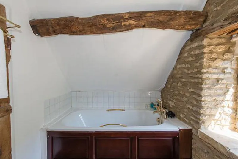 Bathroom at Wiltshire Tudor village house, M300 (photo 14)