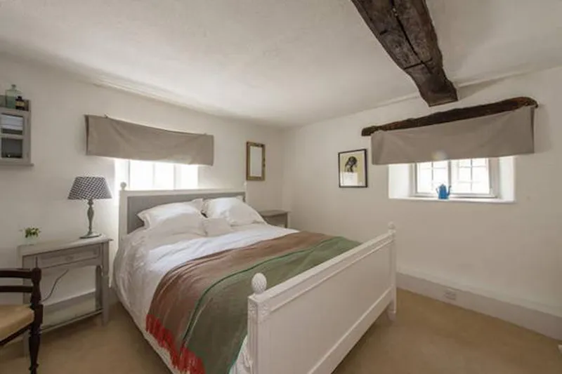 Beams at Wiltshire Tudor village house, M300 (photo 16)