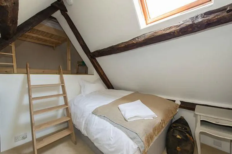 Attic at Wiltshire Tudor village house, M300 (photo 17)