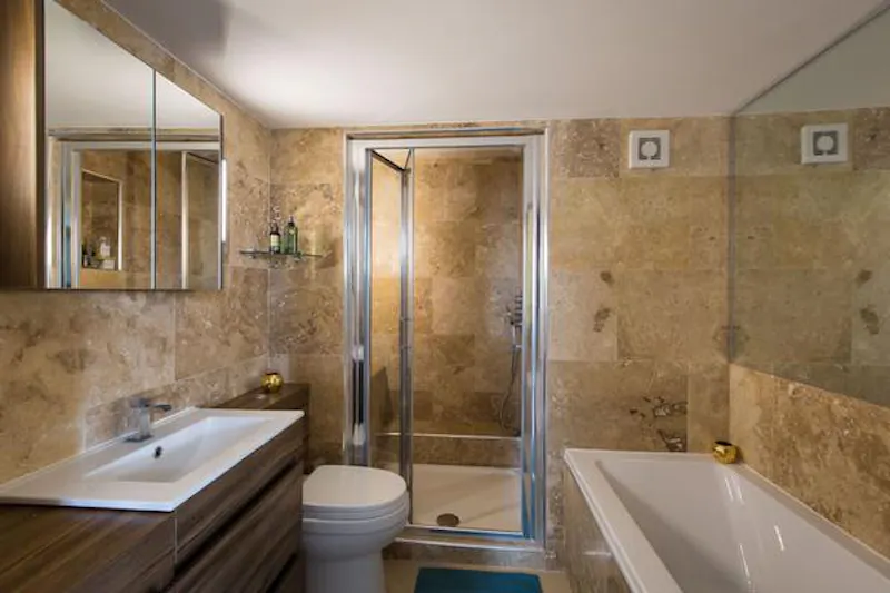 Bathroom at Clapton loft apartment, F1126 (photo 10)