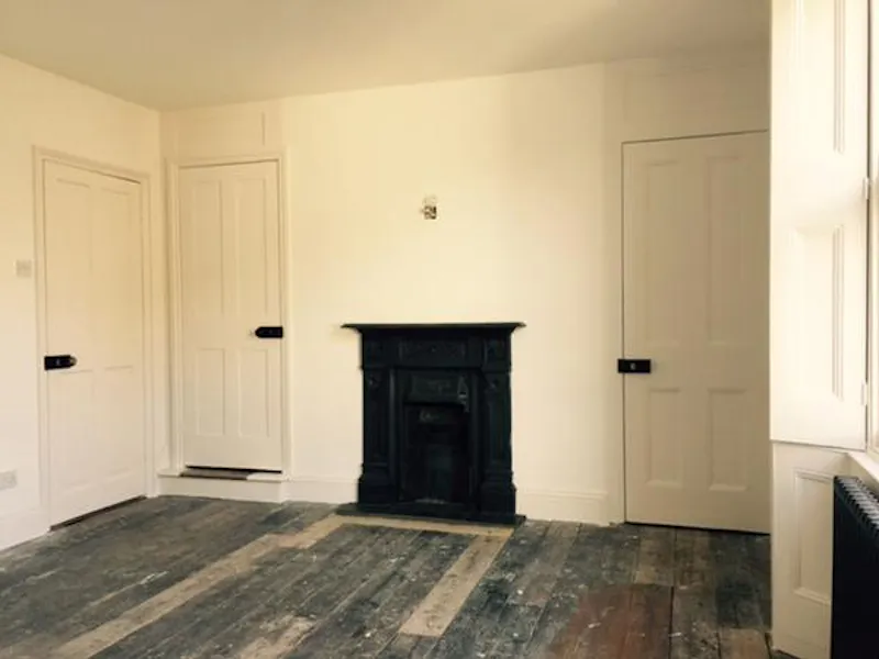 Fireplace at Stunning Southsea house, B1746 (photo 30)
