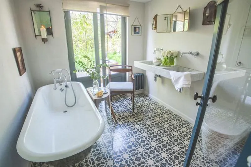 Bathroom at On-trend Hackney apartment, F1129 (photo 18)