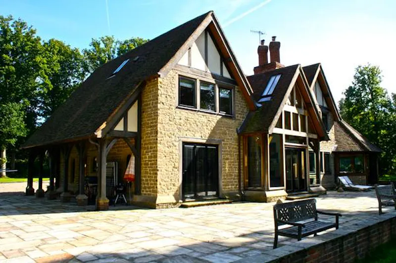 Film location D2284 in Surrey (photo 1)