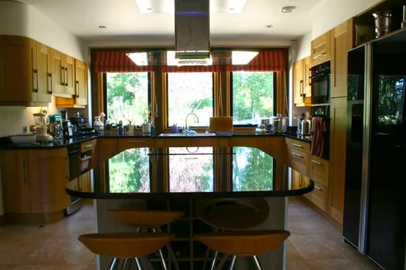 Film location D2284 in Surrey (photo 10)