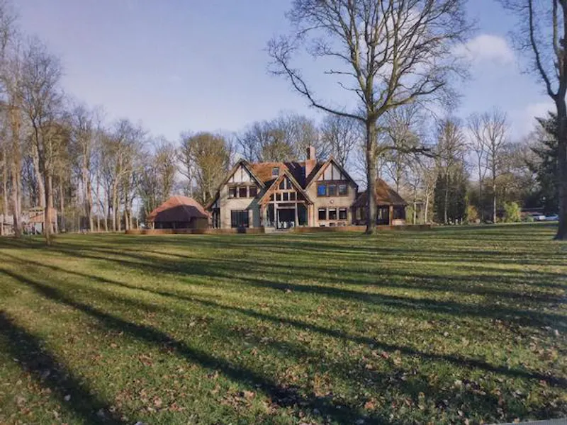Film location D2284 in Surrey (photo 21)