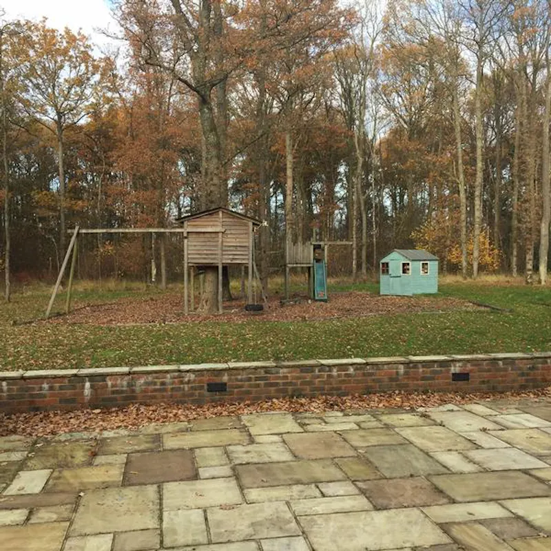 Film location D2284 in Surrey (photo 25)