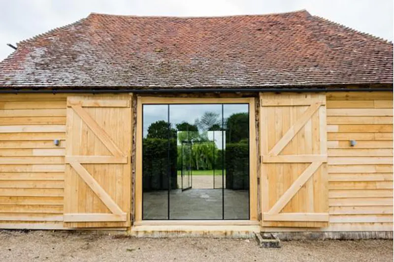 Film location L661 in Surrey (photo 2)