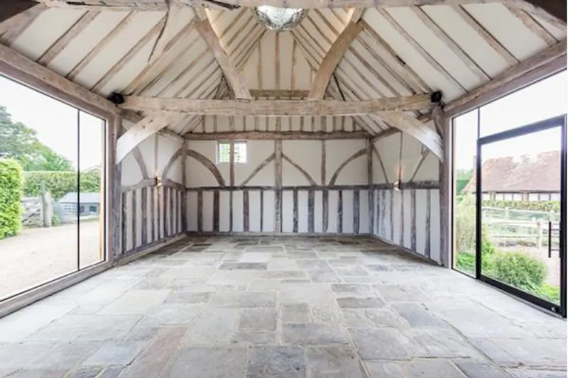 Beams at Film location L661 in Surrey (photo 4)