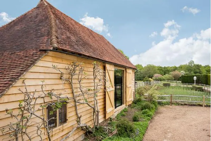 Film location L661 in Surrey (photo 13)