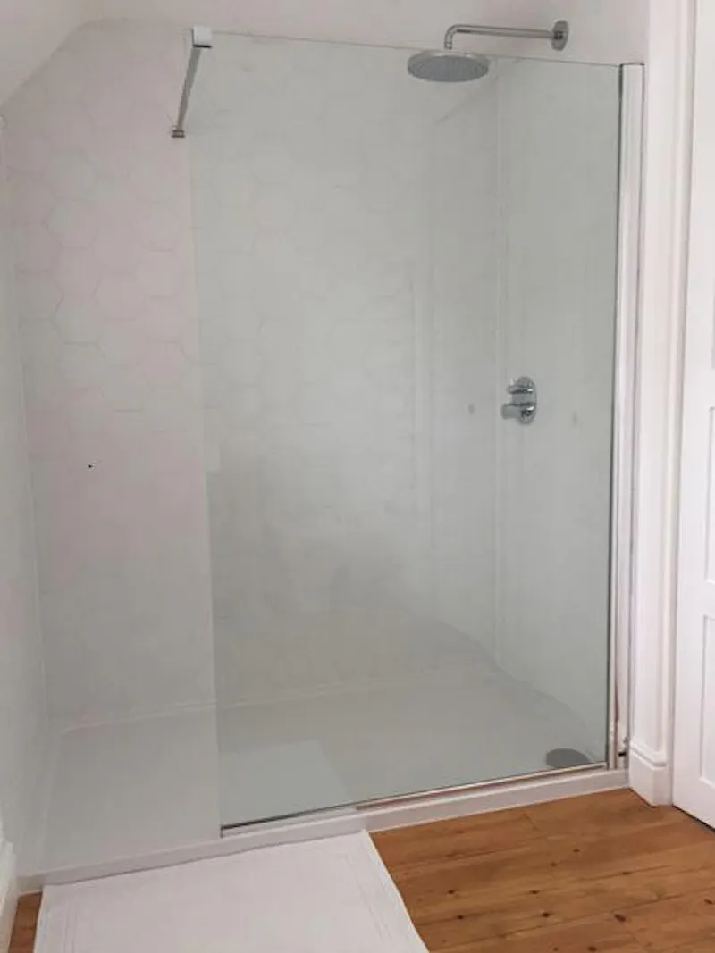 Shower at Film location D2287 in Kent (photo 17)