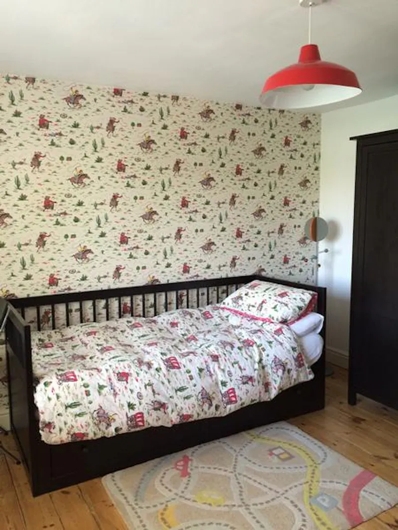 Bedroom - child's at Film location D2287 in Kent (photo 22)