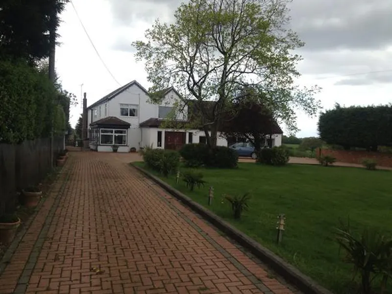 Driveway at Film location D2288 in Essex (photo 1)