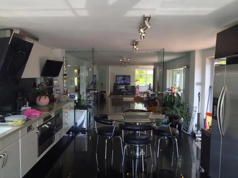 Kitchen at Film location D2288 in Essex (photo 6)