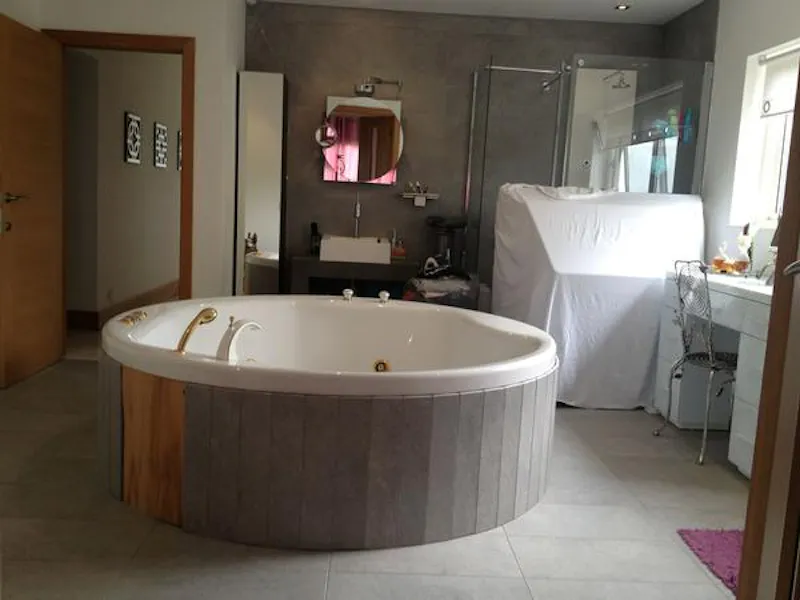 Bathroom at Film location D2288 in Essex (photo 12)