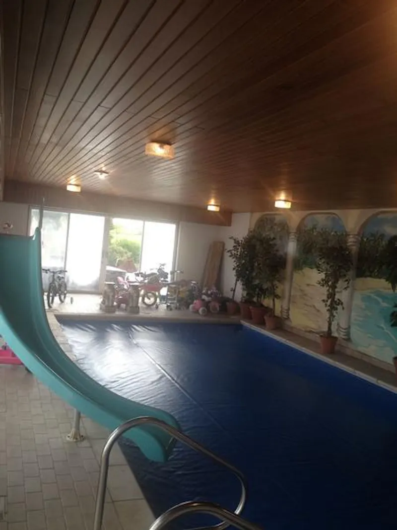 Swimming pool - indoor at Film location D2288 in Essex (photo 14)