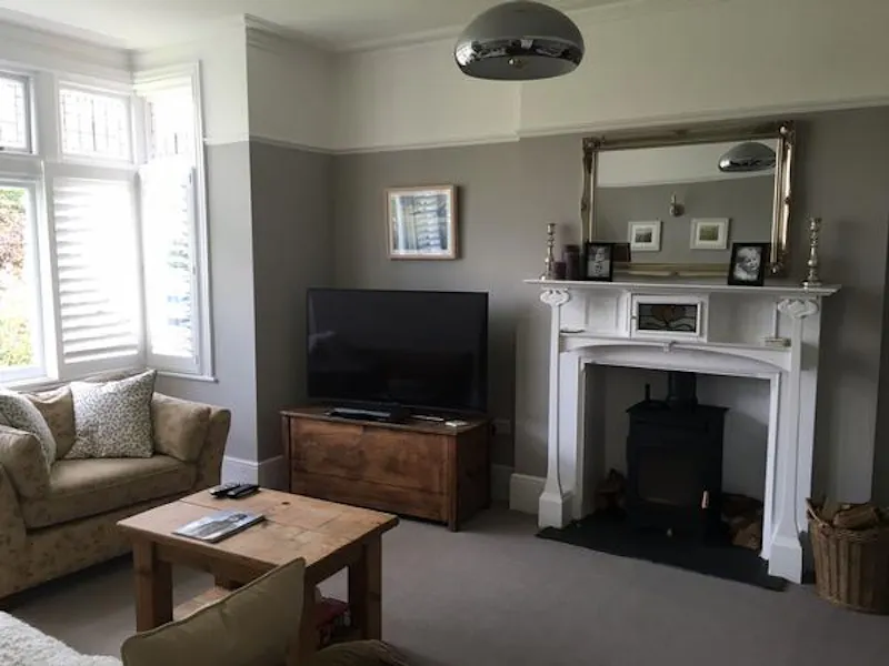 Fireplace at Film location D2289 in London (photo 3)