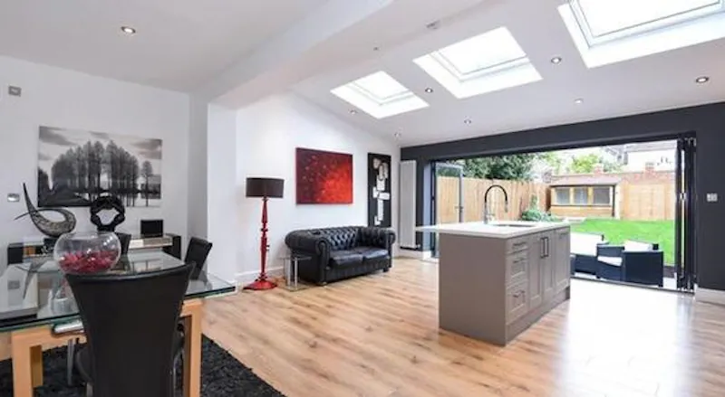 Glass at Open plan Wandsworth house, D2290 (photo 2)