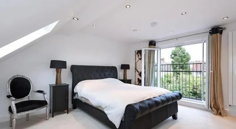 Bedroom at Open plan Wandsworth house, D2290 (photo 6)