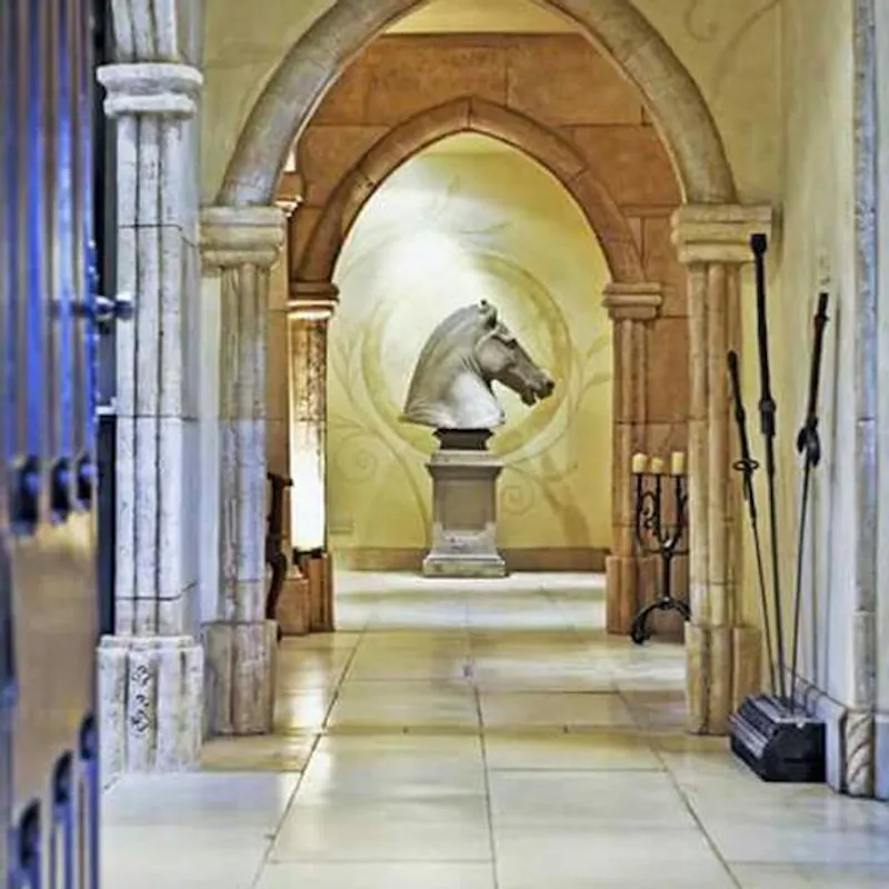 Eclectic Gothic hotel in Newark, A1423 (photo 3)