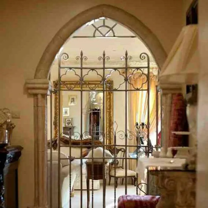 Eclectic Gothic hotel in Newark, A1423 (photo 4)