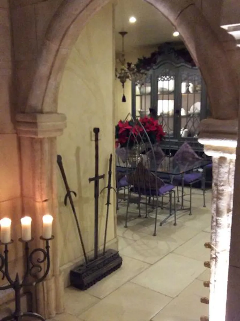 Eclectic Gothic hotel in Newark, A1423 (photo 12)