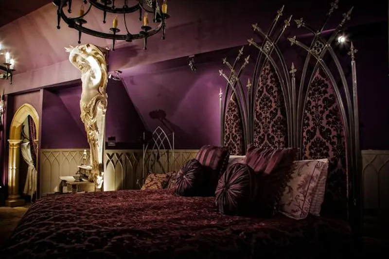Bedroom at Eclectic Gothic hotel in Newark, A1423 (photo 20)
