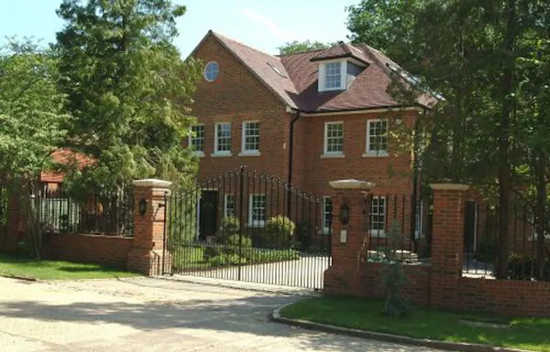 Driveway at Film location D2291 in London (photo 10)