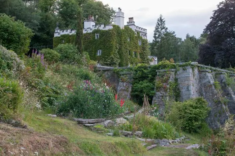 Garden at Dartmoor Tudor manor, M301 (photo 8)