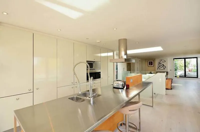 Kitchen at Clerkenwell rooftop jacuzzi flat, F1133 (photo 6)