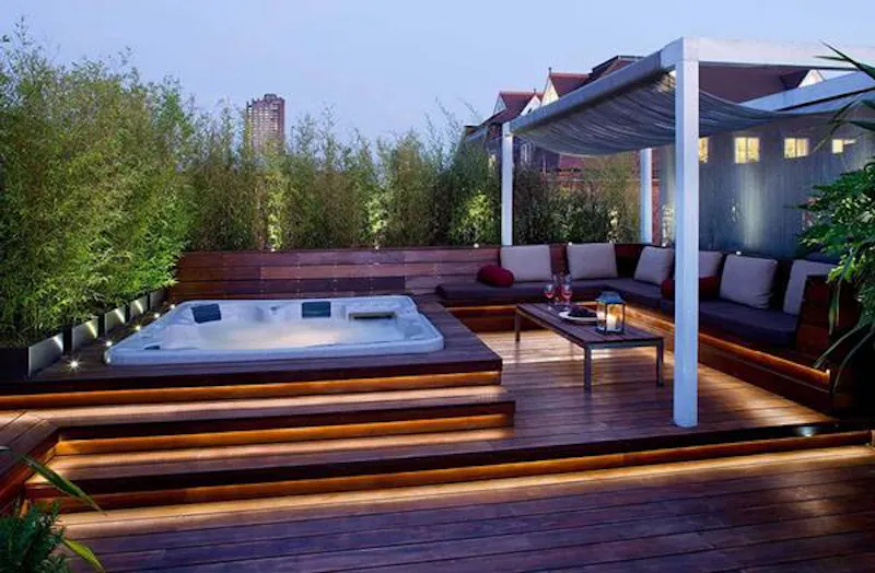 Balcony at Clerkenwell rooftop jacuzzi flat, F1133 (photo 15)