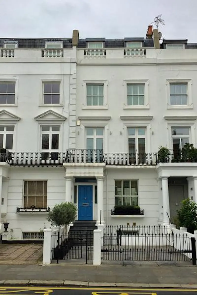 Driveway at Earls Court Townhouse, B1752 (photo 1)