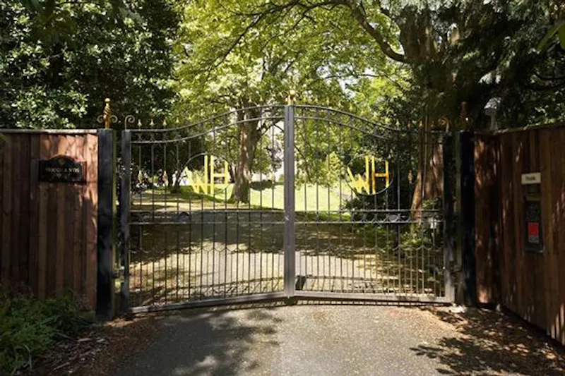 Gate at Grand in Galashiels, B1751 (photo 22)